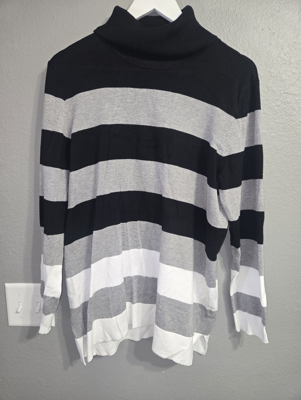 Calvin Klein Black Grey White Striped Turtleneck Size Large